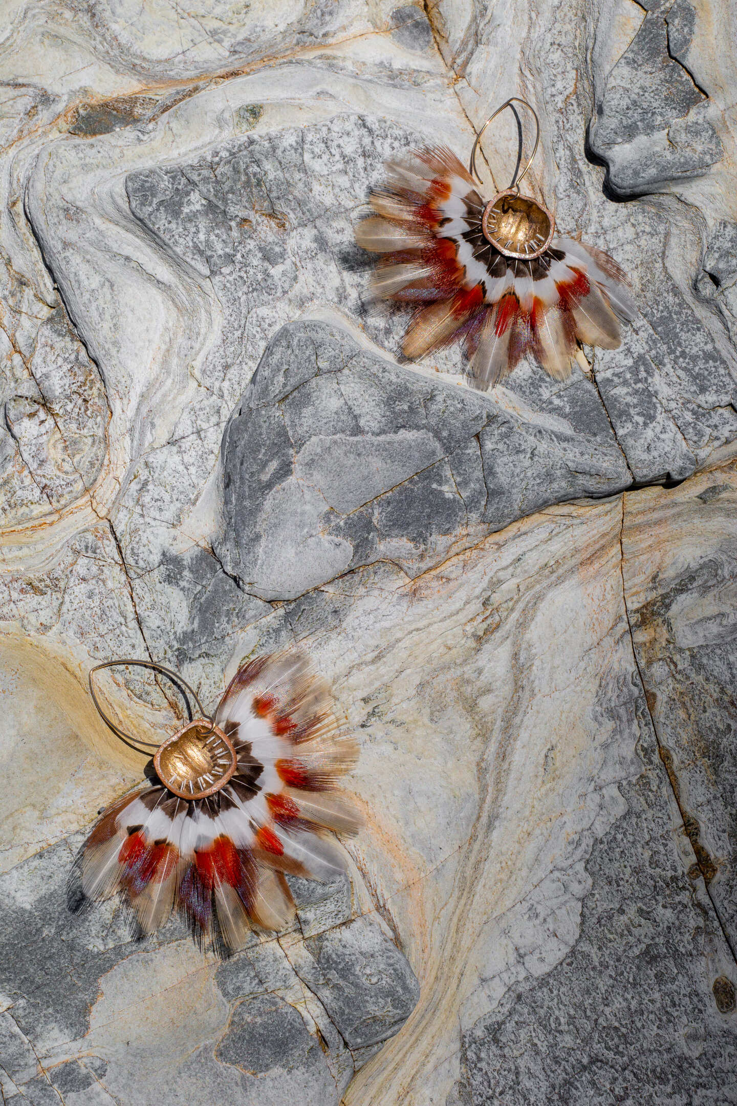 Coquilles de noisettes, feuilles d'or et plumes de faisan
