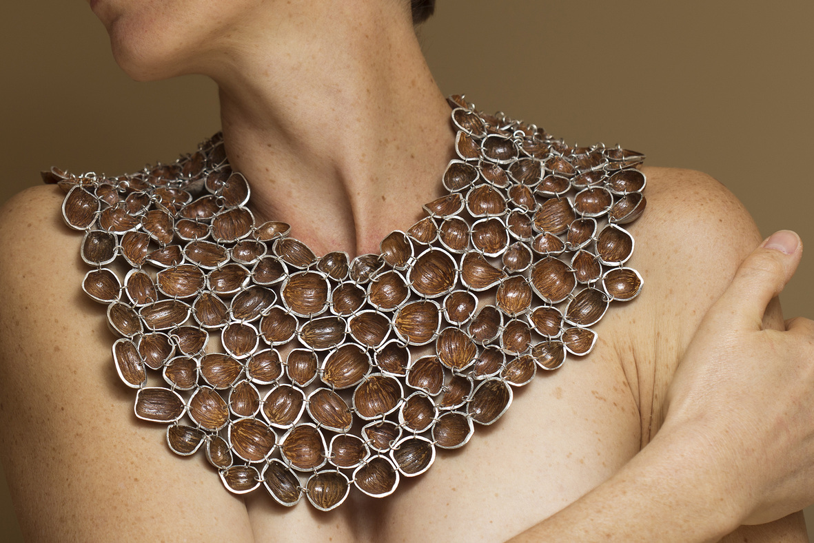 Collier Nocciolaia porté