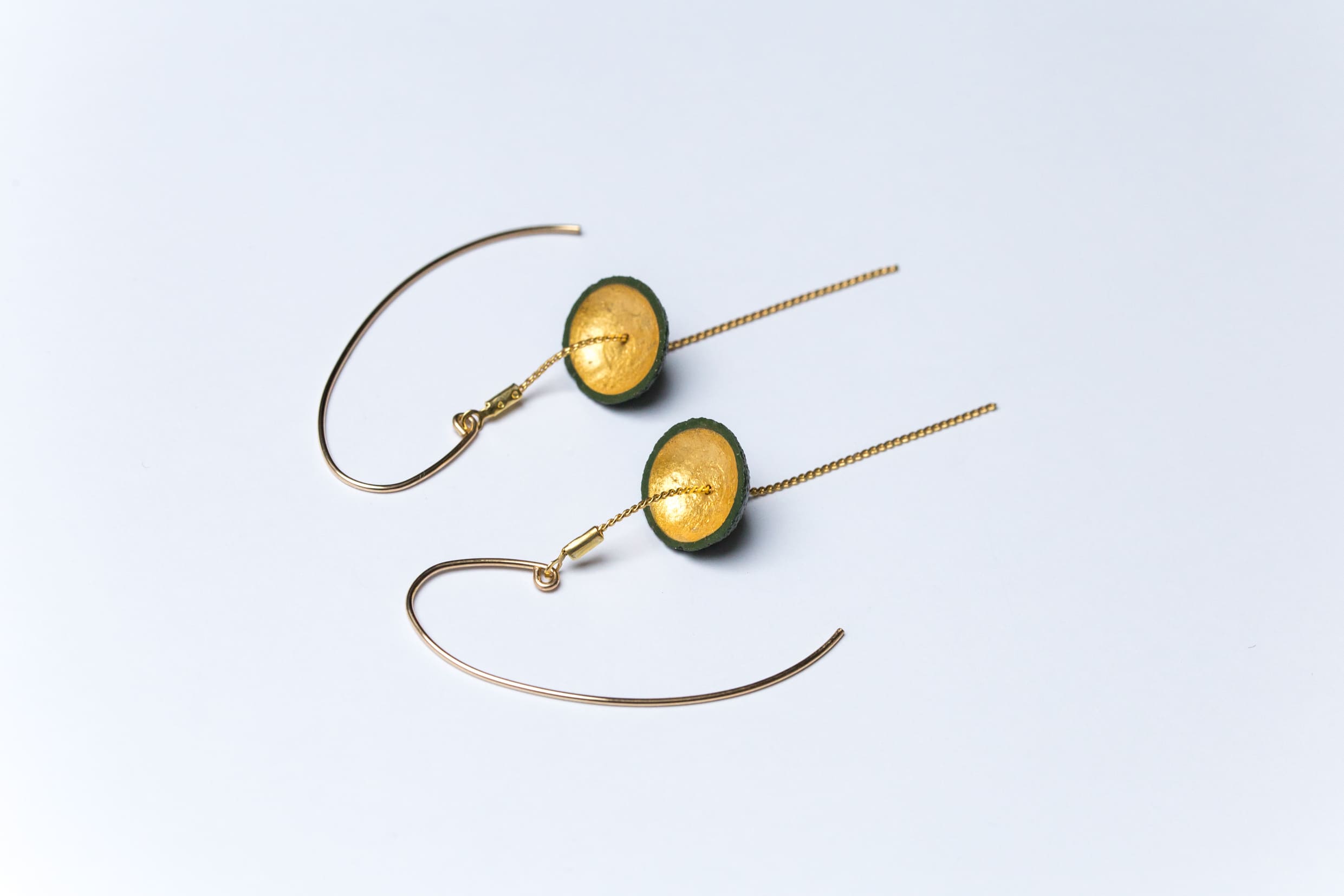 Cupules et feuilles d'or